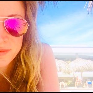 Meet your Posher, Julia